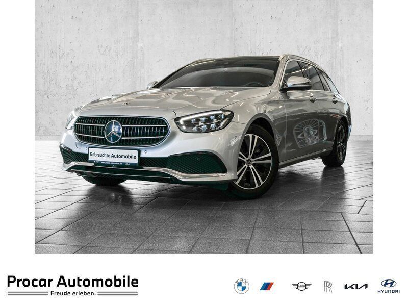 Silber Gebraucht 2022 Mercedes 200 Avantgarde Van / Kleinbus | 37.870 € (Teuer) - Bild 1/4