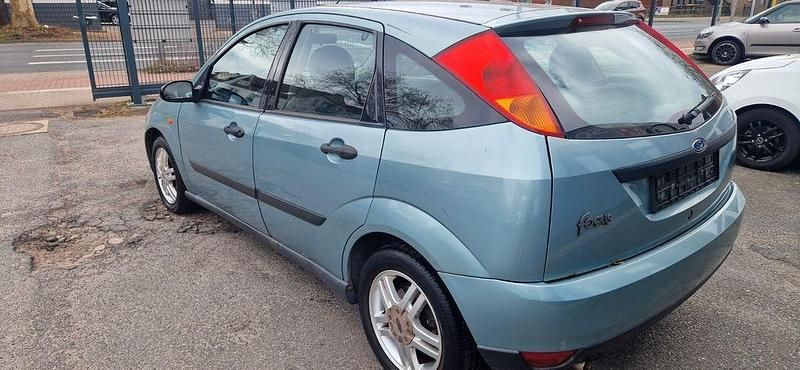 Usata Ford Focus Trend 116 CV (85 kW) 1998 Verde Berlina