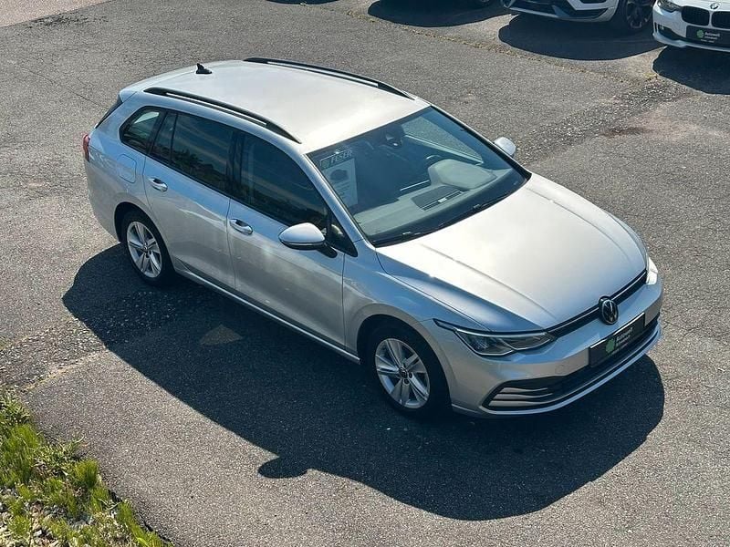 Silber Gebraucht 2023 VW Golf VIII Life Kombi | 21.800 € (Guter Preis) - Bild 1/4