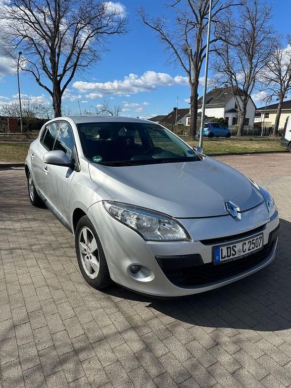 Gebraucht Renault Mégane 131 PS (96 kW) 2011 Silber Limousine