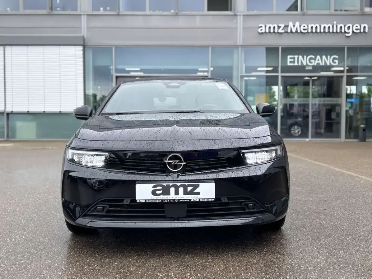 Używany Opel Astra Edition 131 KM (96 kW) 2025 Czarny Sedan/Limuzyna