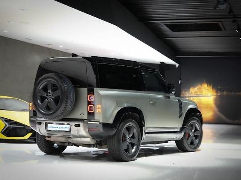 Gebraucht Land Rover Defender 301 PS (221 kW) 2021 Pangea green SUV