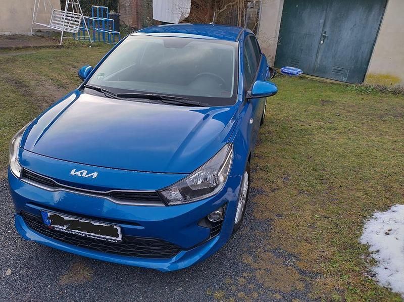 Blau Gebraucht 2023 Kia Rio Edition 7 Limousine | 14.500 € (Fairer Preis) - Bild 1/4