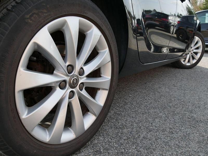 Gebraucht Opel Astra Active 120 PS (88 kW) 2013 Schwarz Limousine