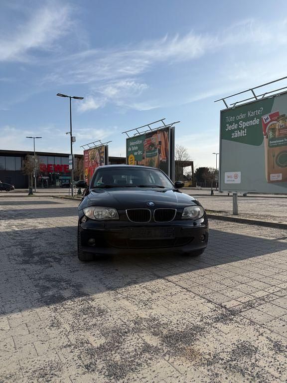 Gebraucht BMW 116 122 PS (89 kW) 2007 Schwarz Kleinwagen