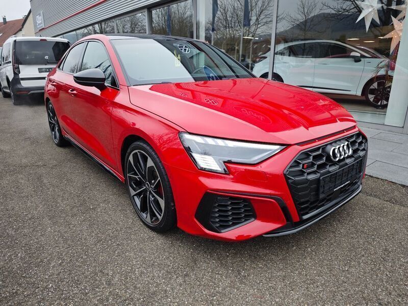 Tangorot metallic Gebraucht 2021 Audi S3 Edition .1 Limousine | 41.900 € - Bild 1/4