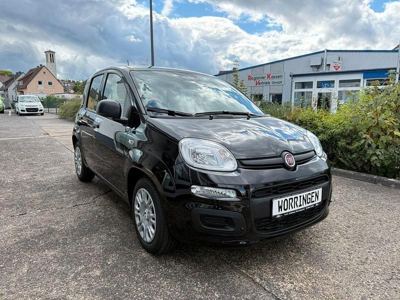Neu Fiat Panda 69 PS (50 kW) 2025 Schwarz Limousine