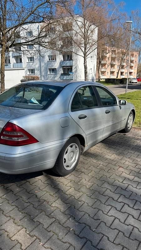 Gebraucht Mercedes C220 149 PS (109 kW) 2002 Silber Limousine