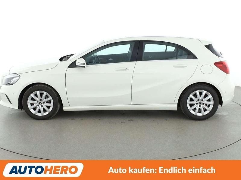 Gebraucht Mercedes A180 Style 122 PS (89 kW) 2017 Weiß Limousine