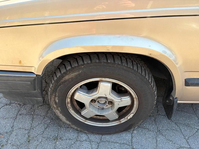 Gebraucht Volvo 745 165 PS (121 kW) 1990 Gold Kombi