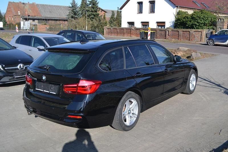 Gebraucht BMW 318 Advantage 150 PS (110 kW) 2015 Schwarz Kombi