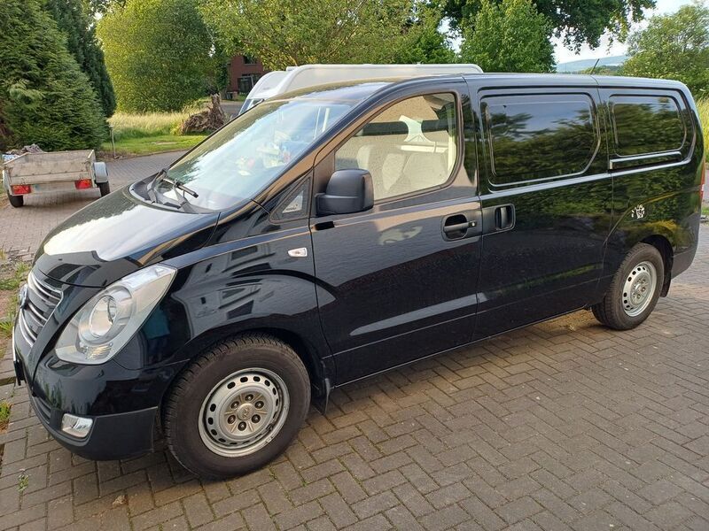 Schwarz Gebraucht 2018 Hyundai H-1 Van / Kleinbus | 13.800 € - Bild 1/4