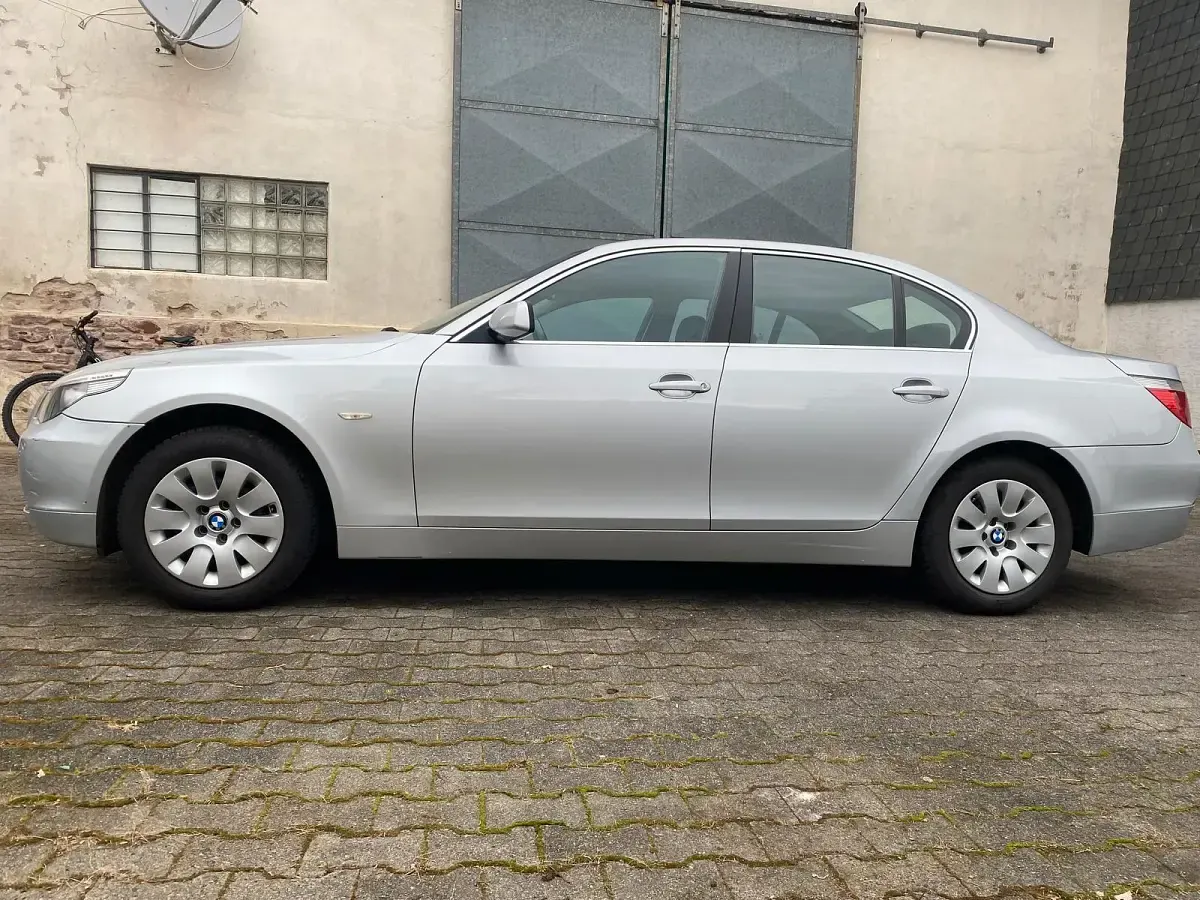 Gebraucht BMW 520 170 PS (125 kW) 2004 Silber Limousine