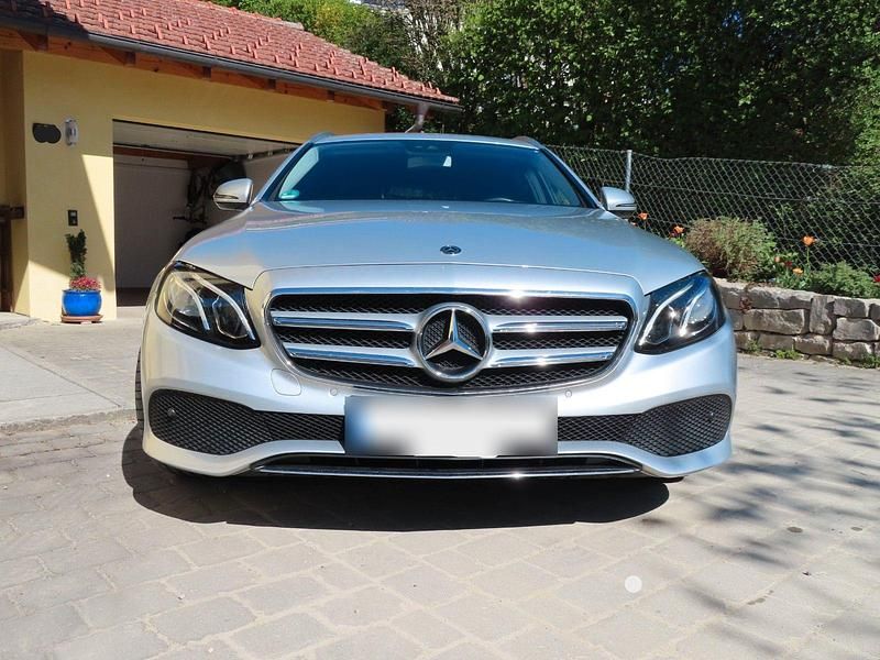 Gebraucht Mercedes E220 194 PS (142 kW) 2018 Silber Kombi