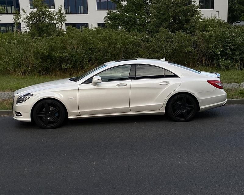 Weiß Gebraucht 2012 Mercedes CLS350 AMG Coupé | 16.700 € (Guter Preis) - Bild 1/4