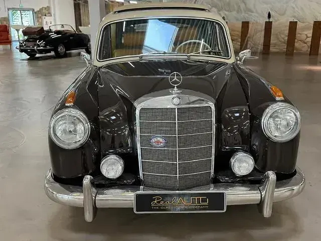 Gebraucht Mercedes 220 106 PS (77 kW) 1957 Braun / beige Limousine