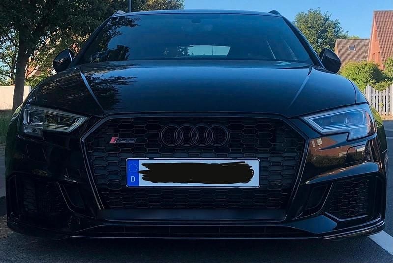 Schwarz Gebraucht 2017 Audi RS3 Ambiente Kleinwagen | 36.500 € - Bild 1/4