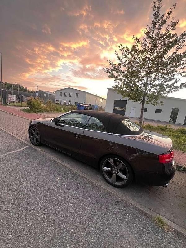 Braun Gebraucht 2009 Audi A5 Cabriolet Design Cabrio | 12.600 € (Etwas zu teuer) - Bild 1/4