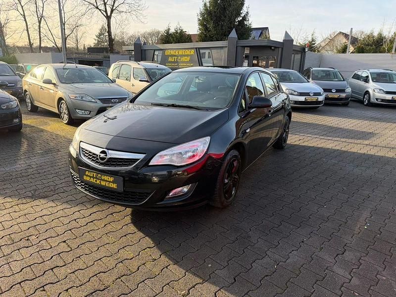 Gebraucht Opel Astra Selection 101 PS (74 kW) 2011 Schwarz Limousine