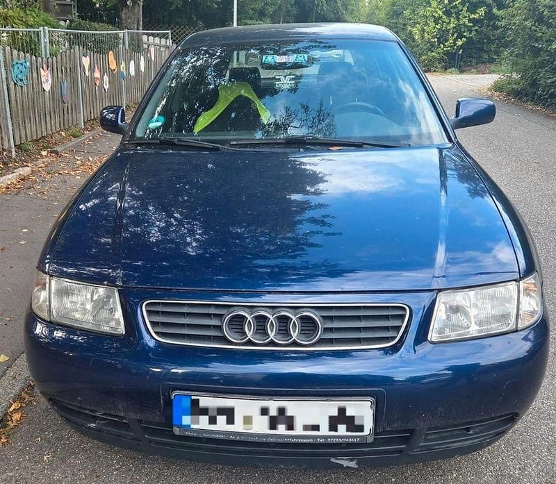 Blau Gebraucht 2000 Audi A3 Ambiente Limousine | 750 € (Guter Preis) - Bild 1/4