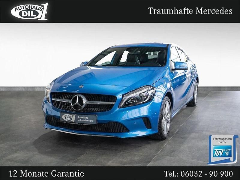 Blau Gebraucht 2016 Mercedes A180 Limousine | 15.650 € (Fairer Preis) - Bild 1/2