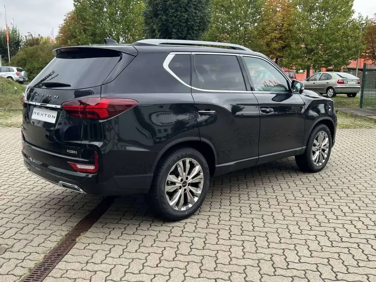 Gebraucht KGM Rexton 203 PS (149 kW) 2026 Space black metallic SUV