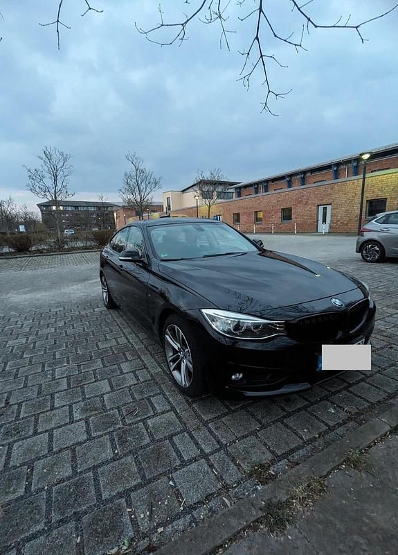 Schwarz Gebraucht 2013 BMW 318 Gran Turismo Sport Line Coupé | 13.800 € (Fairer Preis) - Bild 1/4