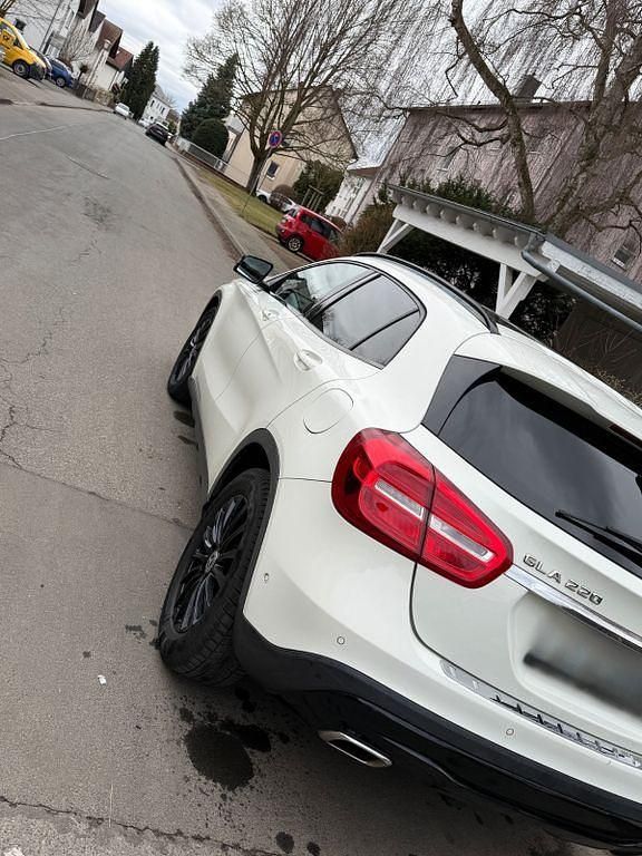 Gebraucht Mercedes GLA220 170 PS (125 kW) 2014 Weiß SUV