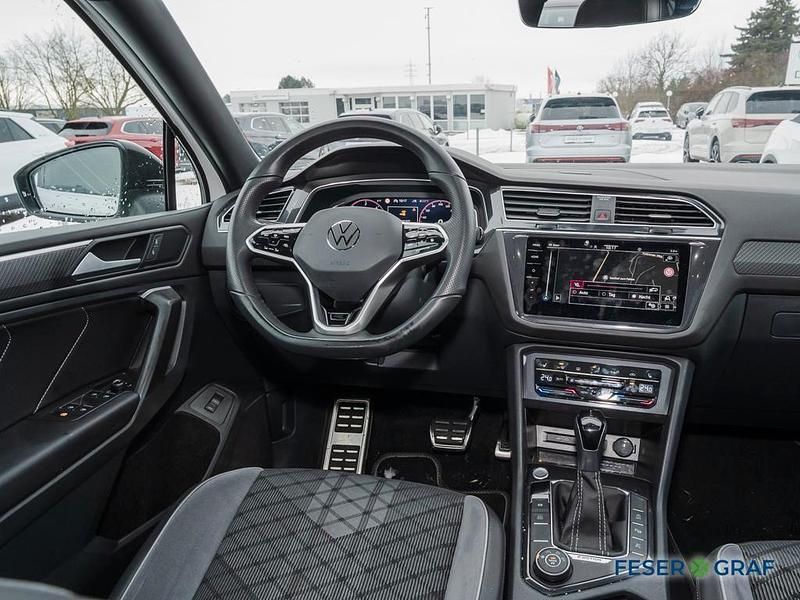 Gebraucht VW Tiguan Allspace R-line 193 PS (141 kW) 2025 Oryxweiß perlmutteffekt SUV