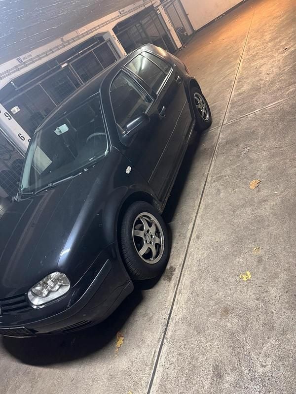Schwarz Gebraucht 2002 VW Golf IV Limousine | 1.100 € (Superpreis) - Bild 1/4