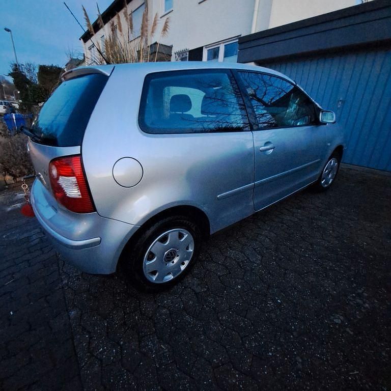Grau Gebraucht 2004 VW Polo GT Limousine | 1.400 € (Guter Preis) - Bild 1/4