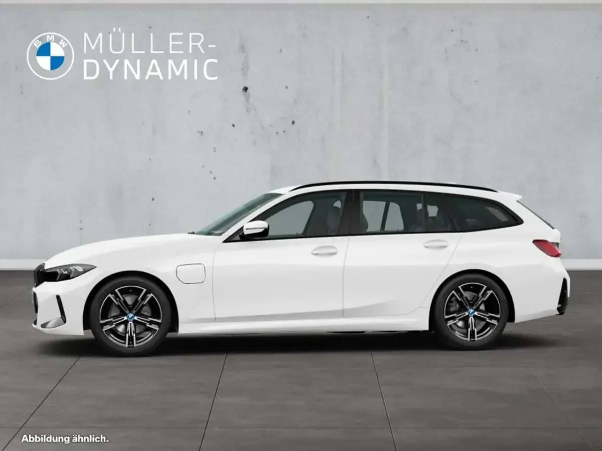Gebraucht BMW 330e M Sport 292 PS (214 kW) 2022 Weiß Kombi
