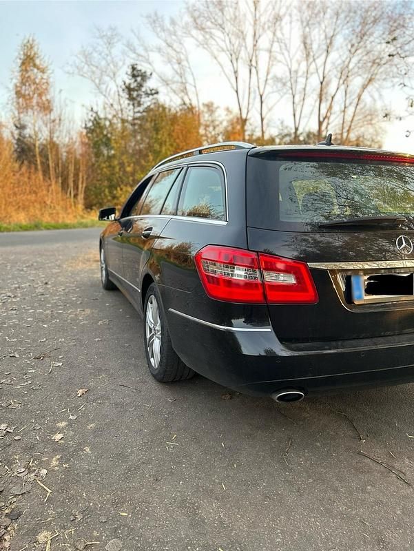 Gebraucht Mercedes E350 265 PS (194 kW) 2011 Schwarz Kombi