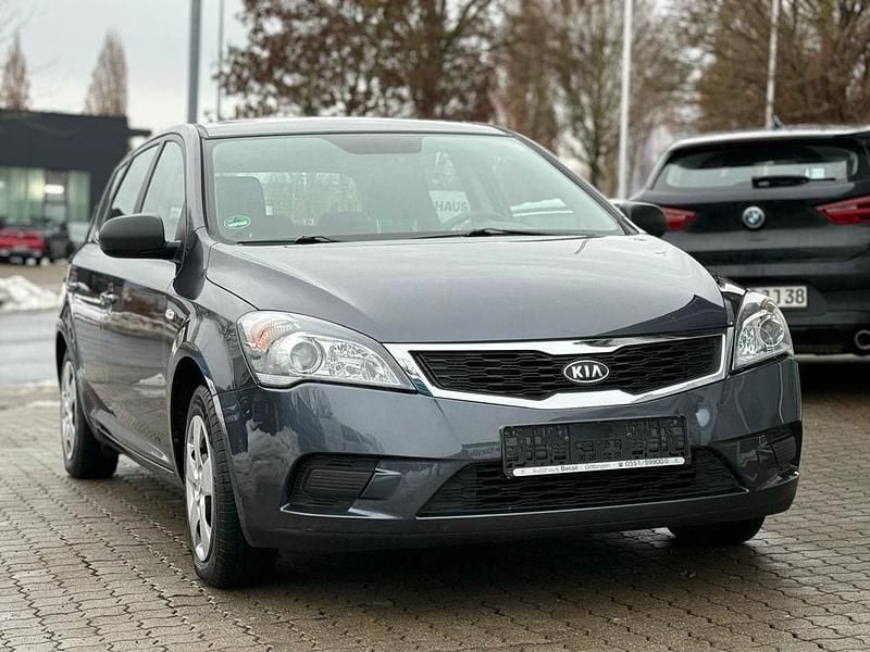 Gebraucht Kia Ceed Attract 90 PS (66 kW) 2010 Grau Kleinwagen