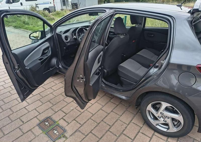 Gebraucht Toyota Yaris Hybrid Comfort 75 PS (55 kW) 2016 Grau Kleinwagen