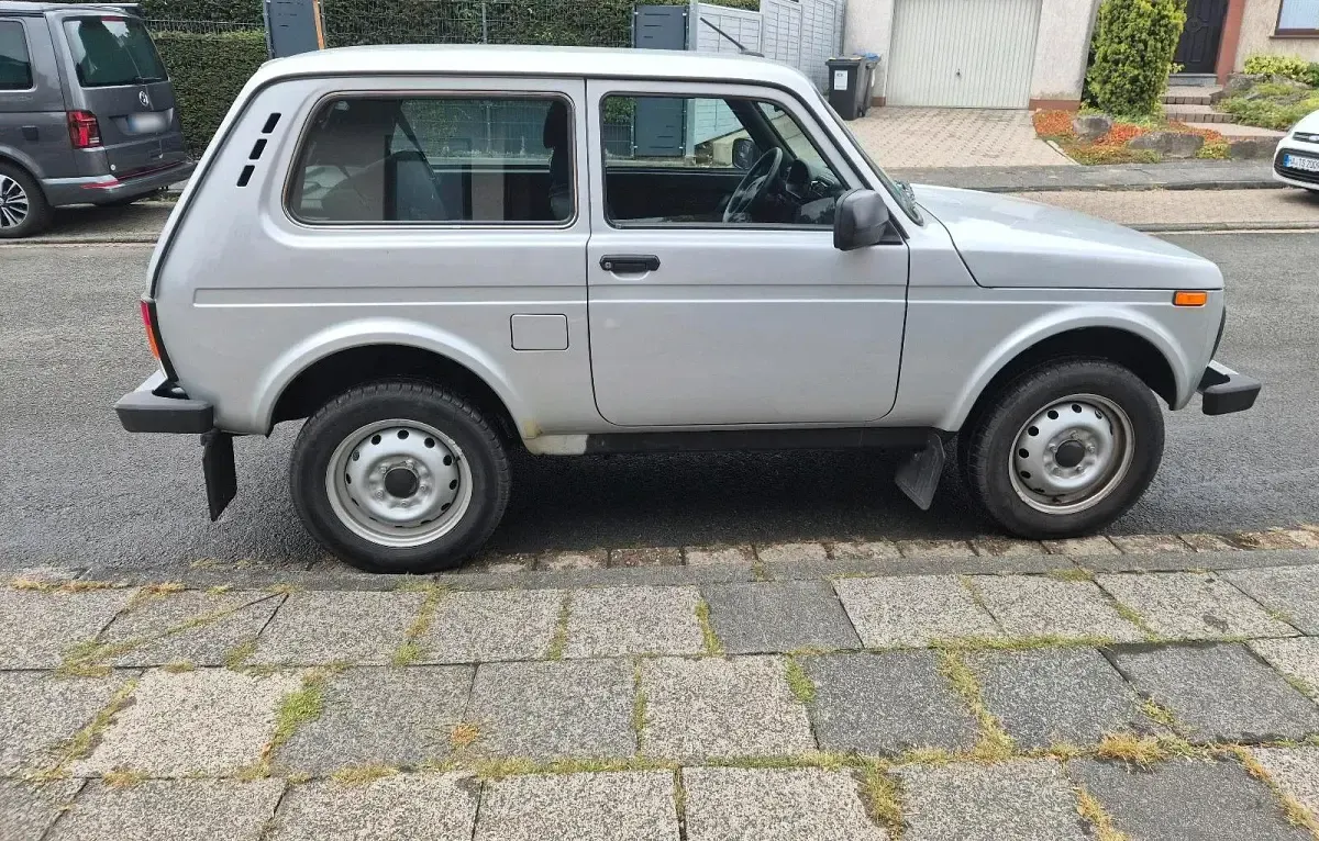 Gebraucht Lada niva 83 PS (61 kW) 2020 Silber SUV