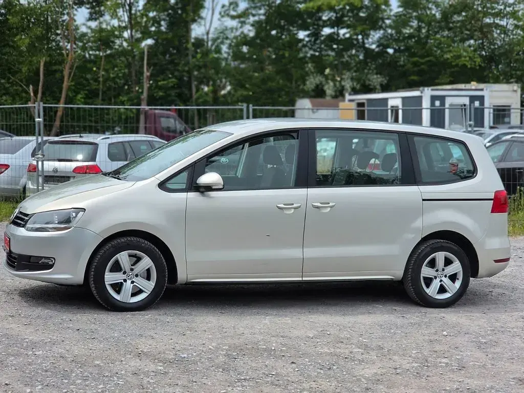 Gebraucht VW Sharan Trendline 150 PS (110 kW) 2012 Silber Van / Kleinbus
