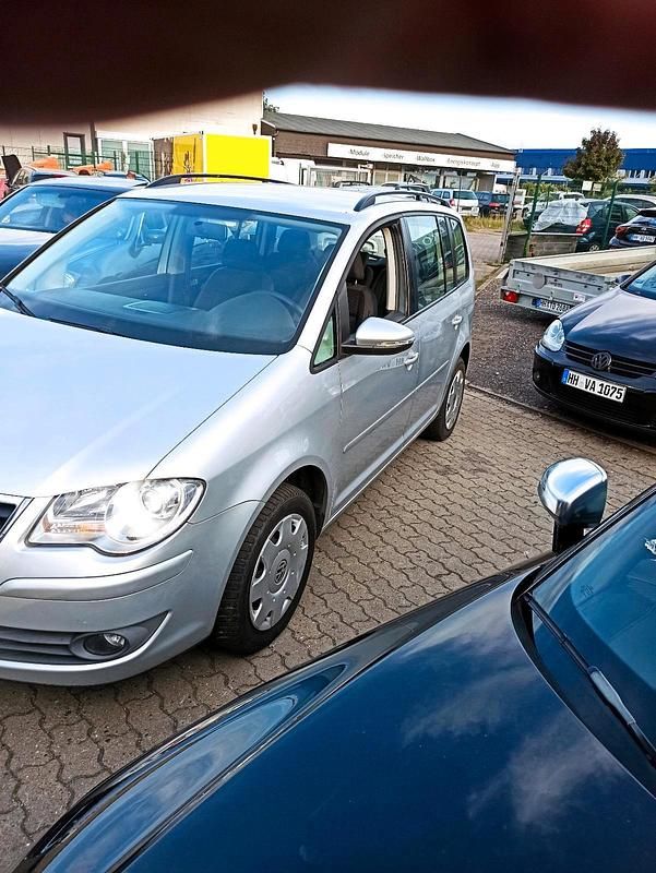 Silber Gebraucht 2010 VW Touran Van / Kleinbus | 6.500 € (Superpreis) - Bild 1/4