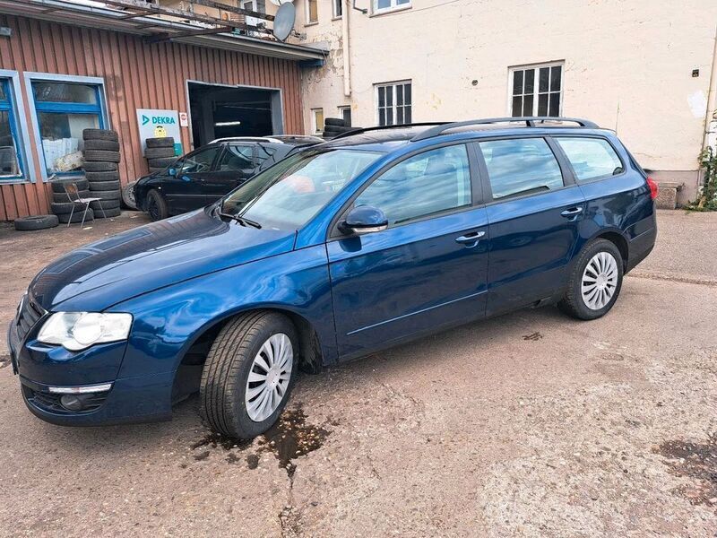 Blau Gebraucht 2006 VW Passat Trendline Kombi | 4.500 € (Teuer) - Bild 1/4