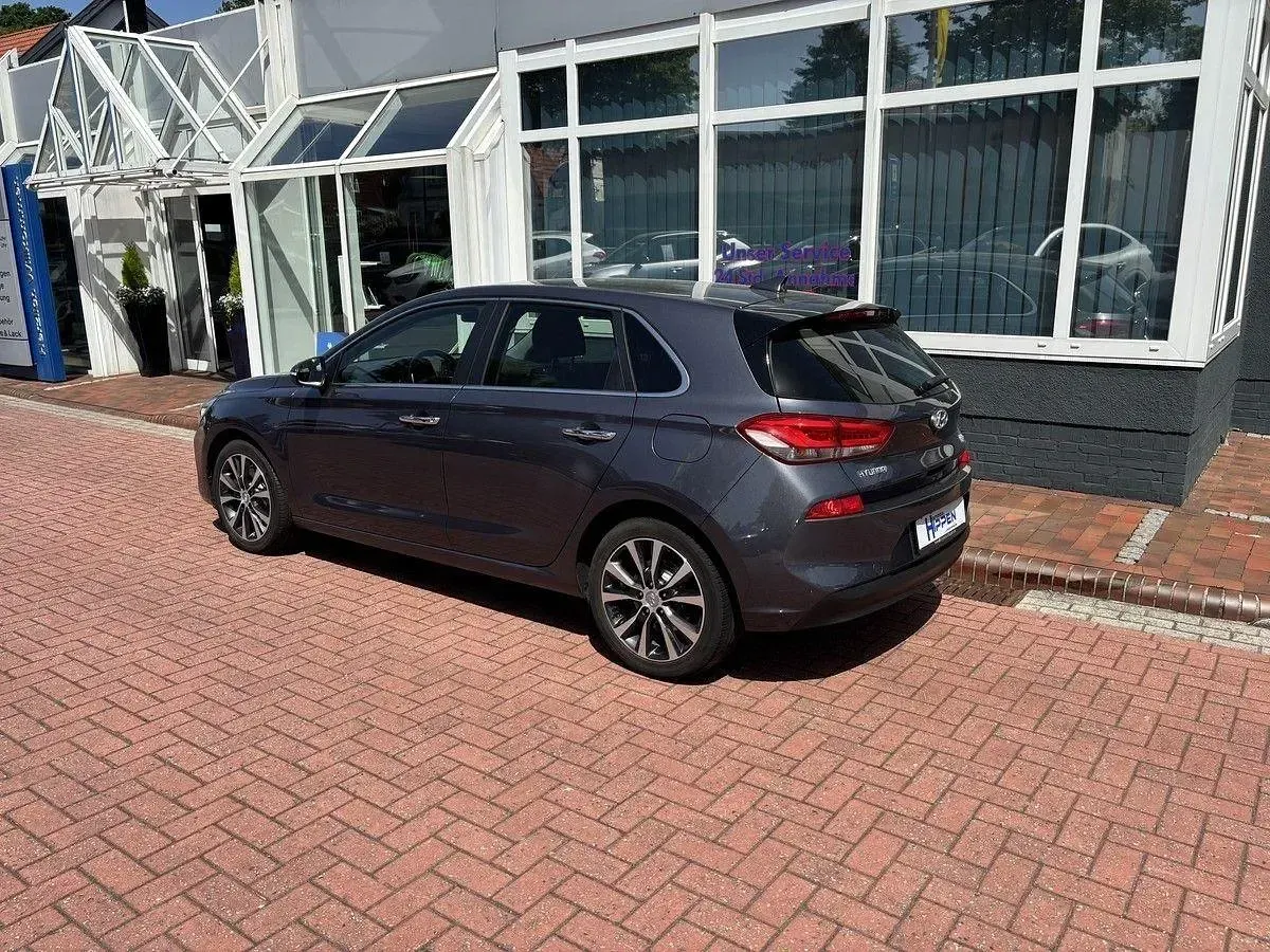Gebraucht Hyundai i30 Premium 140 PS (102 kW) 2019 Grau Limousine