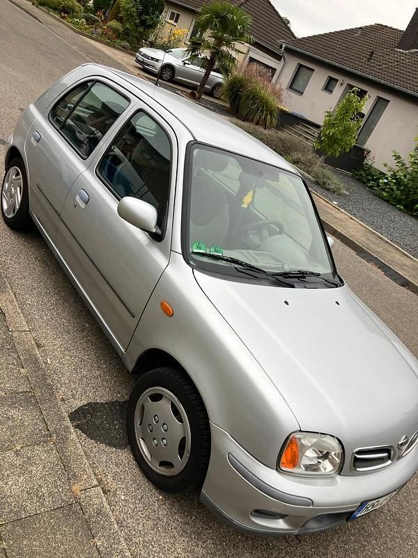 Silber Gebraucht 2002 Nissan Micra Kleinwagen | 2.200 € - Bild 1/2