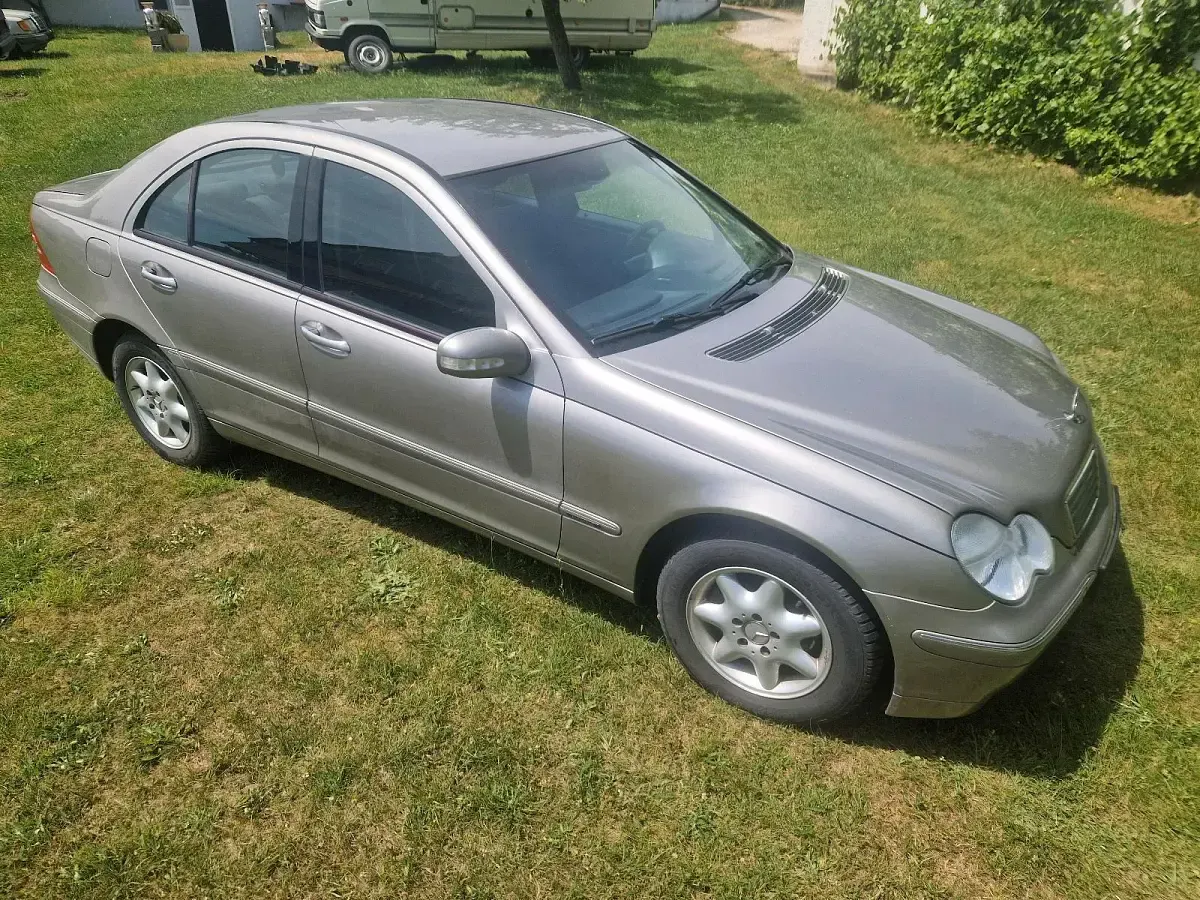 Gebraucht Mercedes C180 143 PS (105 kW) 2003 Limousine