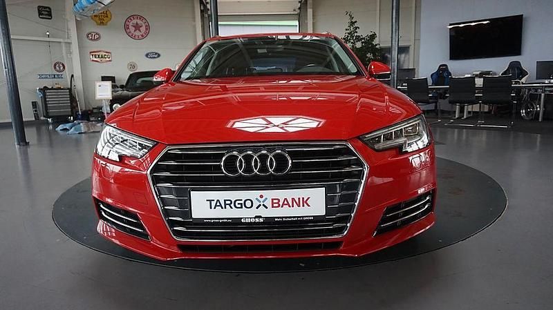 Gebraucht Audi A4 Comfort 190 PS (139 kW) 2017 Rot Kombi