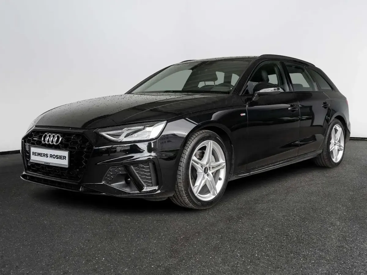 Gebraucht Audi A4 S-Line 204 PS (150 kW) 2022 Mythosschwarz metallic Kombi