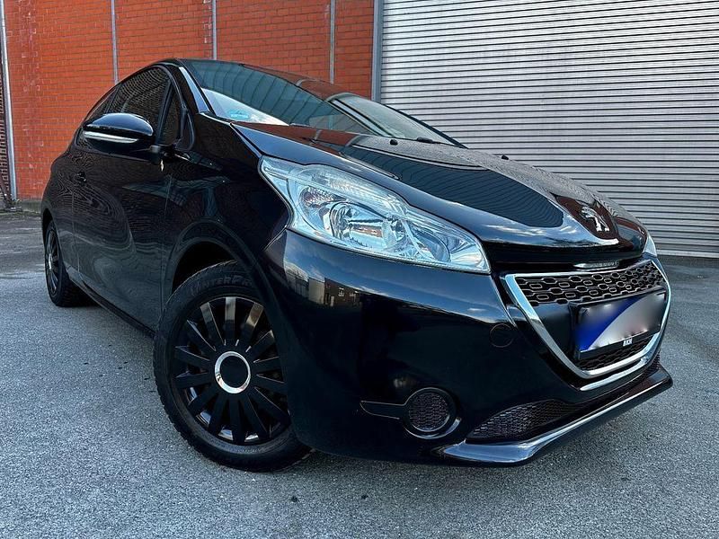 Gebraucht Peugeot 208 Active 95 PS (69 kW) 2012 Schwarz Kleinwagen