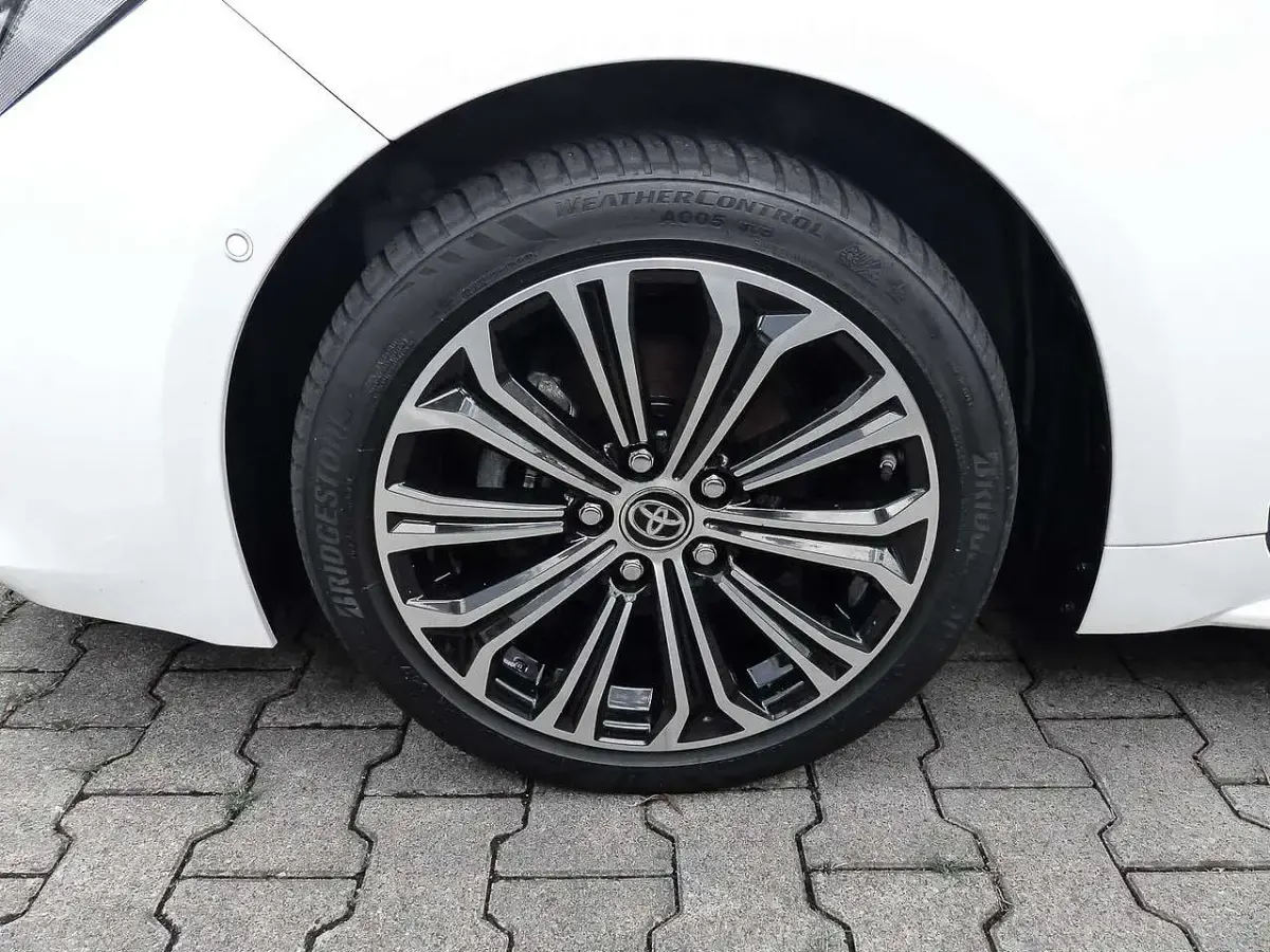 Gebraucht Toyota Corolla Team 122 PS (89 kW) 2021 Schneeweiß Kombi