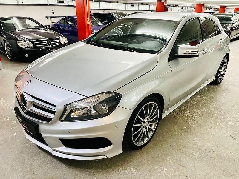 Silber Gebraucht 2013 Mercedes A200 AMG line Limousine | 10.900 € (Fairer Preis) - Bild 1/4