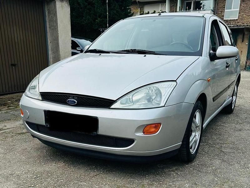 Gebraucht Ford Focus 75 PS (55 kW) 2000 Silber Limousine