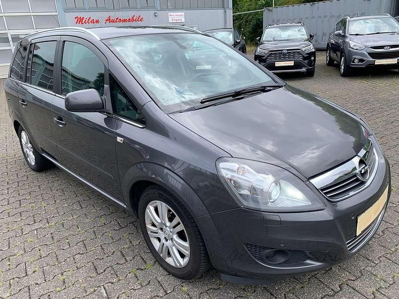 Grau Gebraucht 2010 Opel Zafira Innovation Van / Kleinbus | 3.950 € (Guter Preis) - Bild 1/4