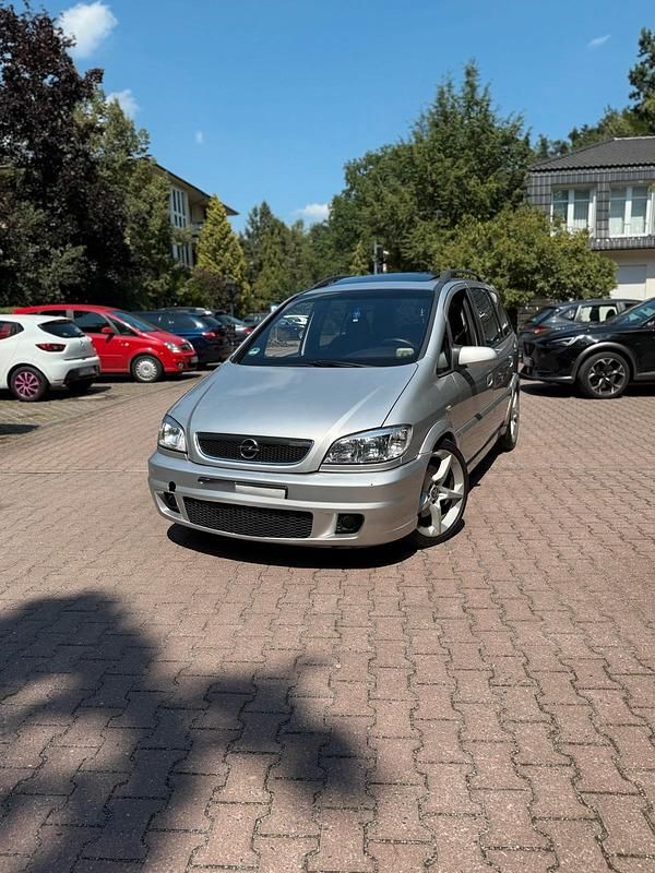 Silber Gebraucht 2002 Opel Zafira OPC Van / Kleinbus | 2.100 € (Fairer Preis) - Bild 1/4
